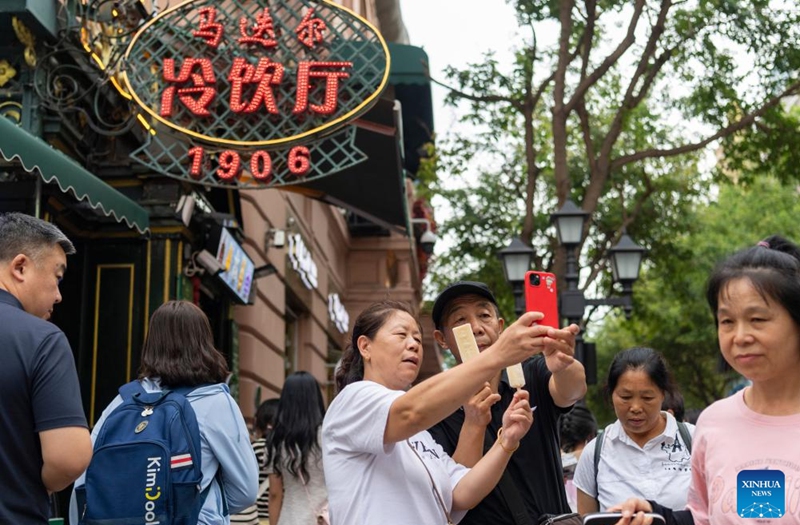 Tourists take selfies with Modern popsicles on the Central Street in Harbin, northeast China's Heilongjiang Province, on Aug. 1, 2025.
Attracted by the coolness in summer, many tourists come to Harbin for vacation.
Taking advantage of its historical heritage, Harbin in recent years has accelerated the transformation of historical and cultural blocks and the utilization of old buildings, which has promoted the prosperity of the city's tourism industry. Photo: Xinhua
