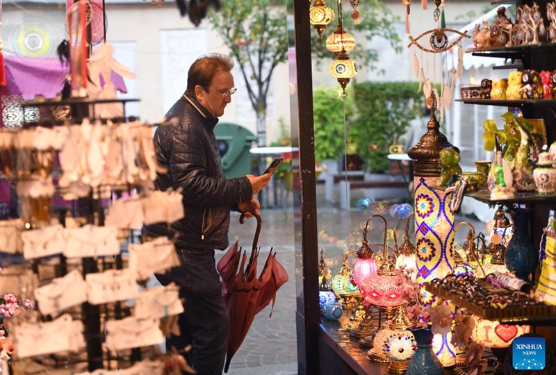 A man takes photos of the traditional handicrafts during the Villach church festival in Villach, Austria, Aug. 2, 2025. Photo: Xinhua