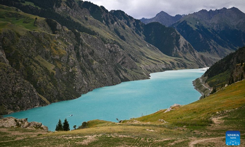 A boat sails on a lake in Zhaosu County of Ili Kazak Autonomous Prefecture, northwest China's Xinjiang Uygur Autonomous Region, July 30, 2025. Ili Kazak Autonomous Prefecture has ushered in its peak tourism period. The region's unique natural landscapes and cultural sites have attracted a large number of visitors. It received 54.93 million domestic tourists in the first seven months of this year, a year-on-year increase of 10.31 percent. (Xinhua/Xin Yuewei)