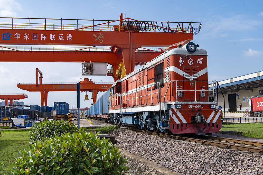 A China-Europe freight train loaded with 110 standard containers of mechanical and electrical equipment, Christmas decorations, hardware, forklifts and daily necessities departs from the East China International Transport Port in Jinhua, East China's Zhejiang Province on August 5, 2025, bound for Europe. From January to July, Zhejiang saw 1,275 China-Europe freight trains carrying more than 70,000 standard containers, a year-on-year increase of 9.8 percent. Photo: VCG