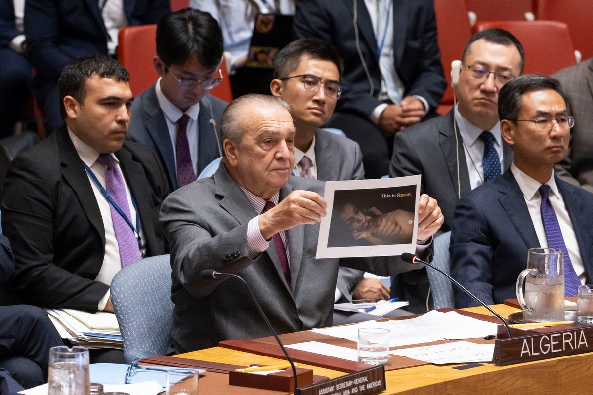 Algerian Ambassador to the UN Amar Bendjama holds up an image of a starving child in Gaza during a UN Security Council meeting on the conflict in the Middle East on August 5, 2025 at UN headquarters in New York. Photo: VCG
