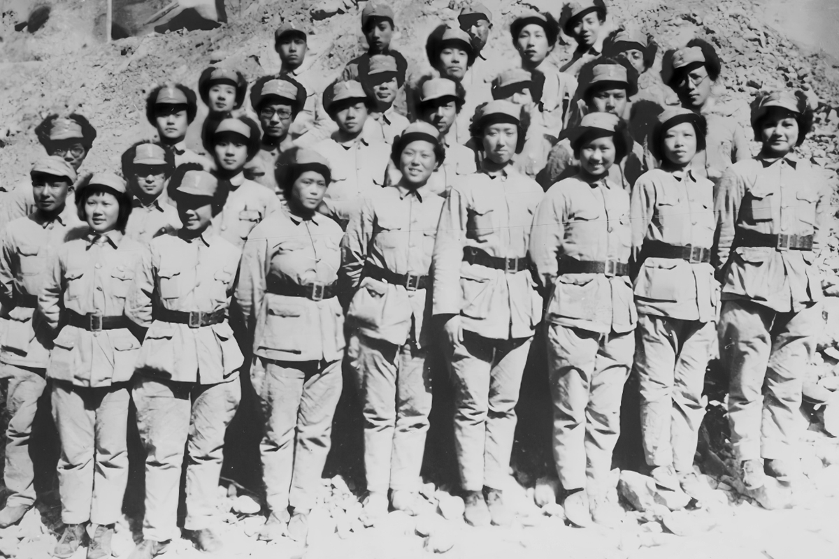 The group photo of the Third Squad of the Anti-Enemy Troupe taken in Yan'an in 1939  Photo: Courtesy of Huang Wei 