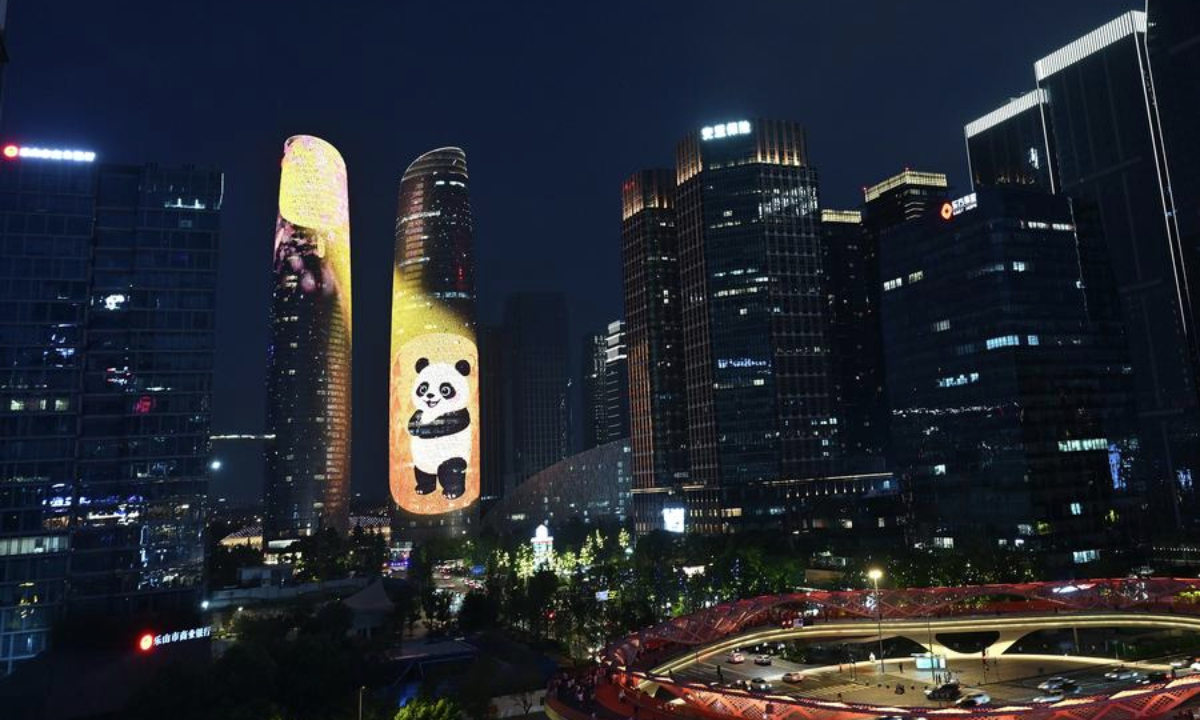 (Photo taken on Aug. 7, 2025 shows the night view of the twin towers and Jiaozi Ring pedestrian bridge in Chengdu Financial City area on the day of the opening ceremony of the World Games 2025 in Chengdu, southwest China's Sichuan Province. (Xinhua/Yang Wenbin)