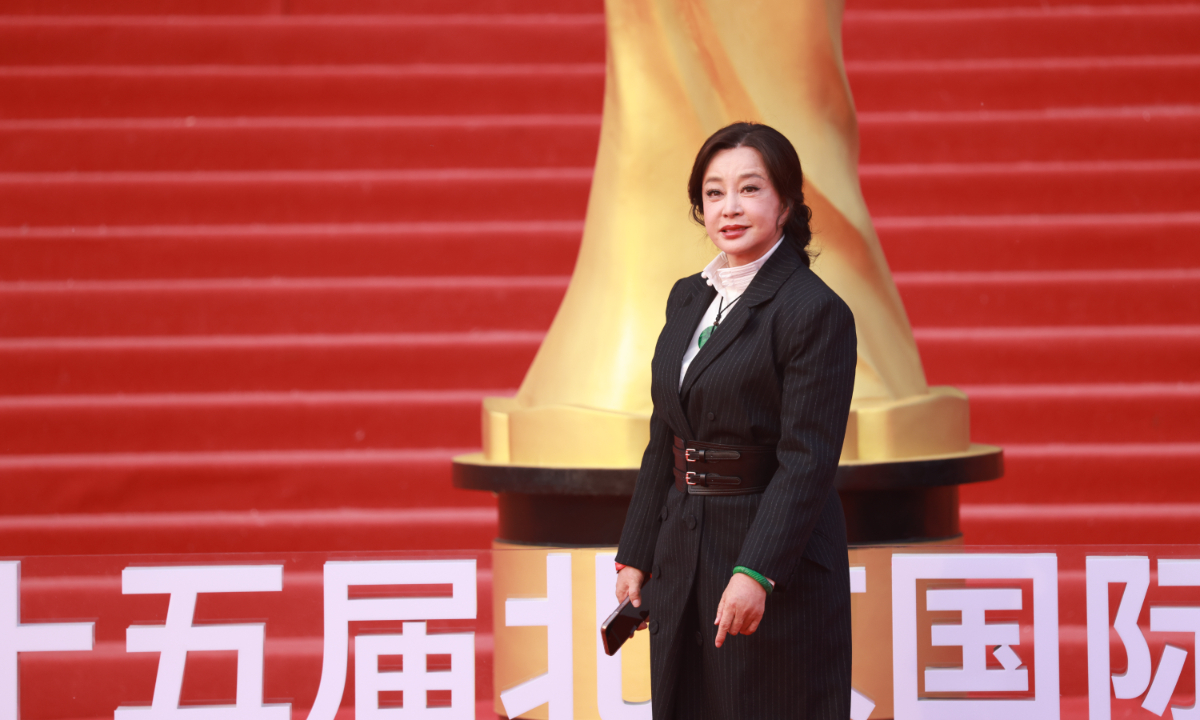 Liu Xiaoqing makes a public appearance at the closing red carpet ceremony of the 15th Beijing International Film Festival held in Beijing, on April 26, 2025. Photo: VCG