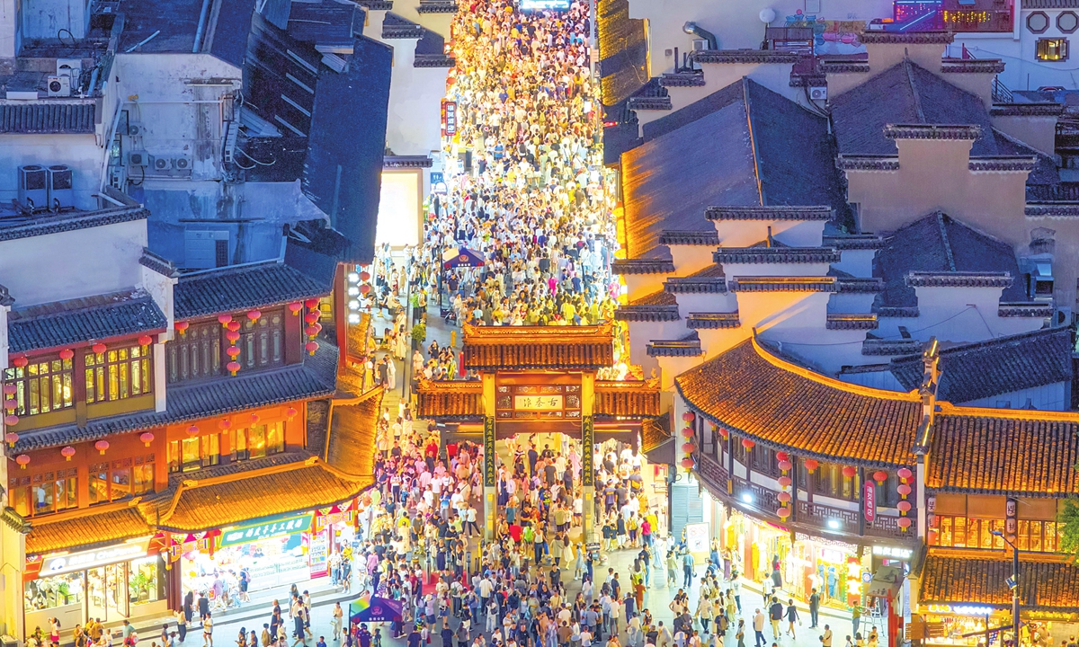 A street scene of Fuzimiao-Qinhuai scenic area in Nanjing Photo: VCG