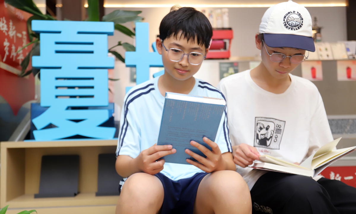 Children read books at Xinhua Bookstore on Guanqian Street in Suzhou, East China's Jiangsu Province, on August 4, 2025.