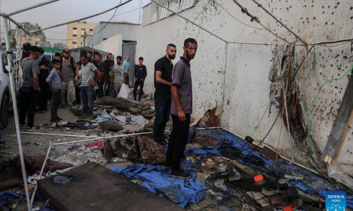 Palestinians inspect the effects of an Israeli bombardment that targeted a correspondents' tent in front of Al-Shifa Hospital, west of Gaza City, Aug. 11, 2025. （Photo by Rizek Abdeljawad/Xinhua)