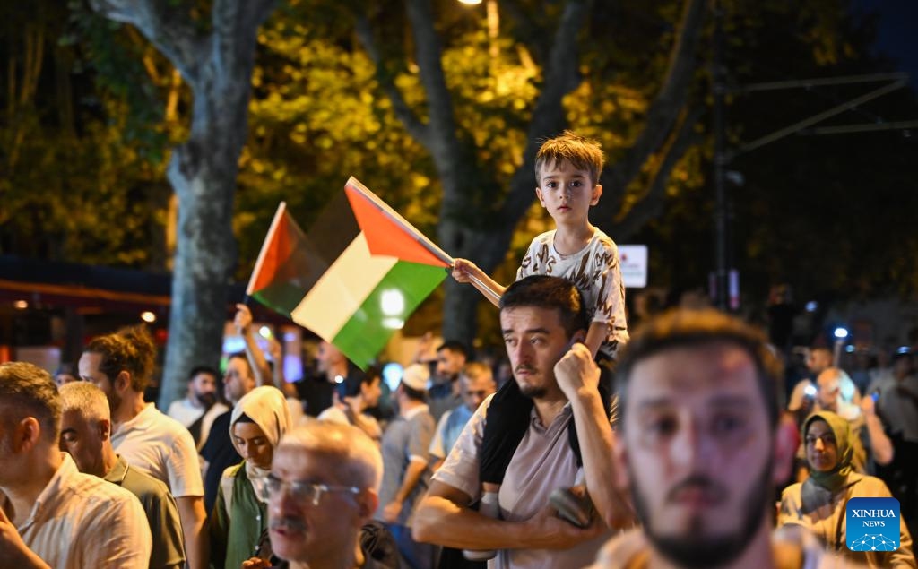 People march in a street to voice their support for Gaza in Istanbul, Türkiye, on Aug. 9, 2025. Thousands of Turkish protested here on Saturday, denouncing Israeli attacks and blockade in Gaza.

Organized by 15 civil society organizations under the Support for Palestine Platform, the Be Hope for Gaza march gathered participants at Beyazit Square after evening prayers, before marching towards the iconic Hagia Sophia Mosque. (Xinhua/Liu Lei)