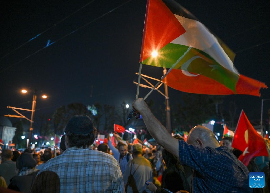 People gather to voice their support for Gaza in Istanbul, Türkiye, on Aug. 9, 2025. Thousands of Turkish protested here on Saturday, denouncing Israeli attacks and blockade in Gaza.

Organized by 15 civil society organizations under the Support for Palestine Platform, the Be Hope for Gaza march gathered participants at Beyazit Square after evening prayers, before marching towards the iconic Hagia Sophia Mosque. (Xinhua/Liu Lei)