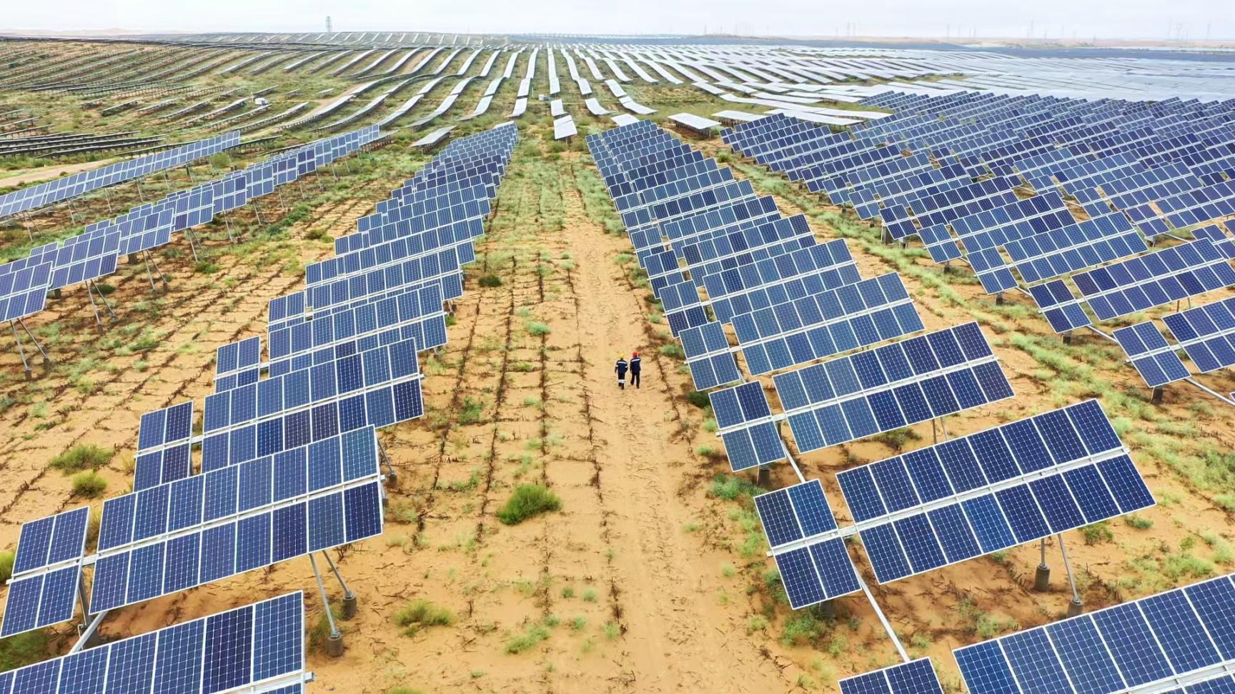 A photovoltaic power generation application base in Dalad Banner, north China's Inner Mongolia Autonomous Region. (People's Daily Online/Wei Qingcheng) 