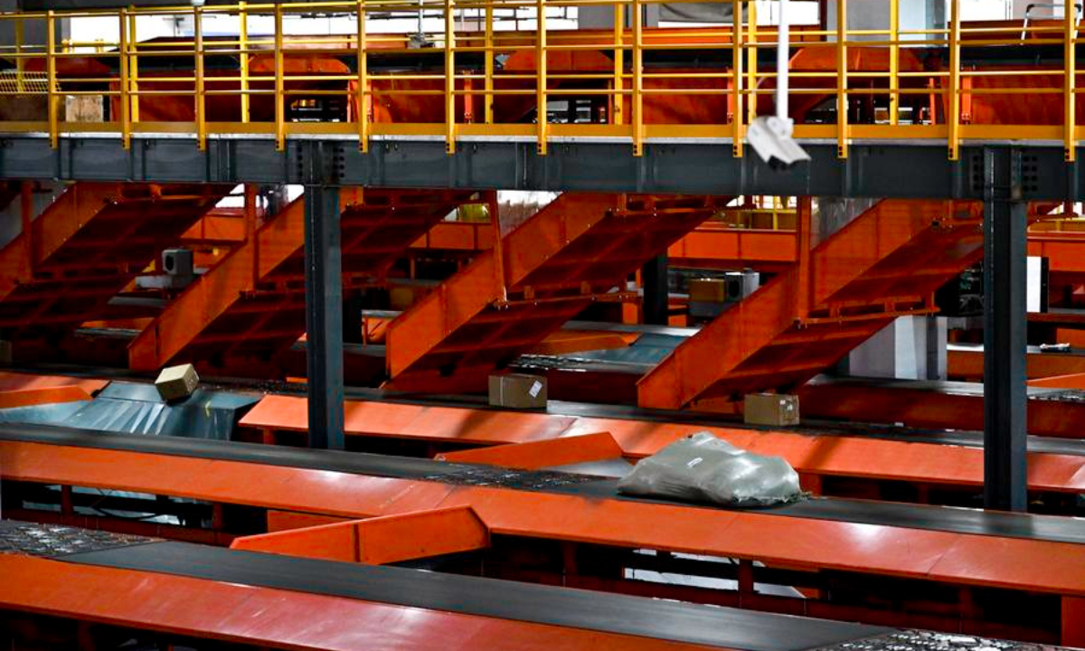 A drone photo taken on July 11, 2025 shows an interior view of a logistics transfer center in Hengfeng County, Shangrao City, east China's Jiangxi Province. (Xinhua/Liu Jinhai)
