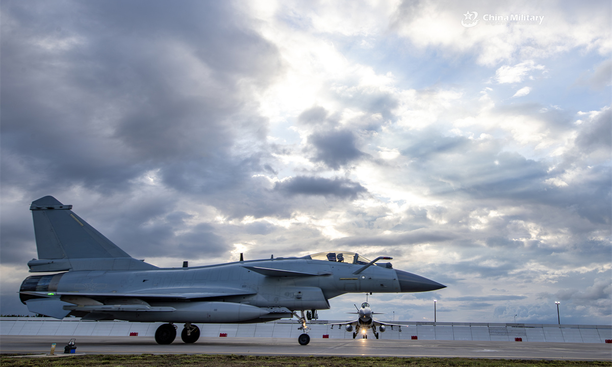 J-10 fighter jets attached to an aviation unit with the air force under the Chinese PLA Southern Theater Command taxi on the flightline in succession before takeoff for a flight training exercise. (eng.chinamil.com.cn/Photo by Wang Guoyun)