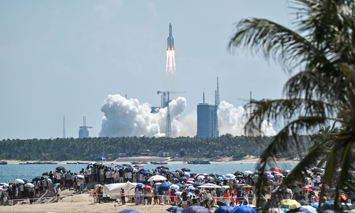 China successfully launches a new group of low Earth orbit satellites from the Wenchang Space Launch Site in the southern island province of Hainan on August 13, 2025. This satellite group, the eighth of its kind that will constitute an internet constellation, was launched at 2:43 pm aboard a Long March-5B carrier rocket, featuring a Yuanzheng-2 upper stage at the top of the rocket. Photo: cnsphoto