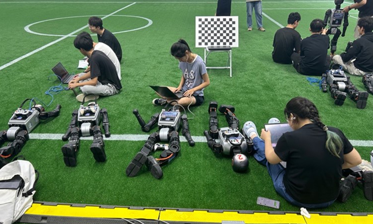 Competing robots are fine-tuned ahead of the matches at the National Speed Skating Oval in Beijing on August 13, 2025. Photo: Chen Zishuai/GT