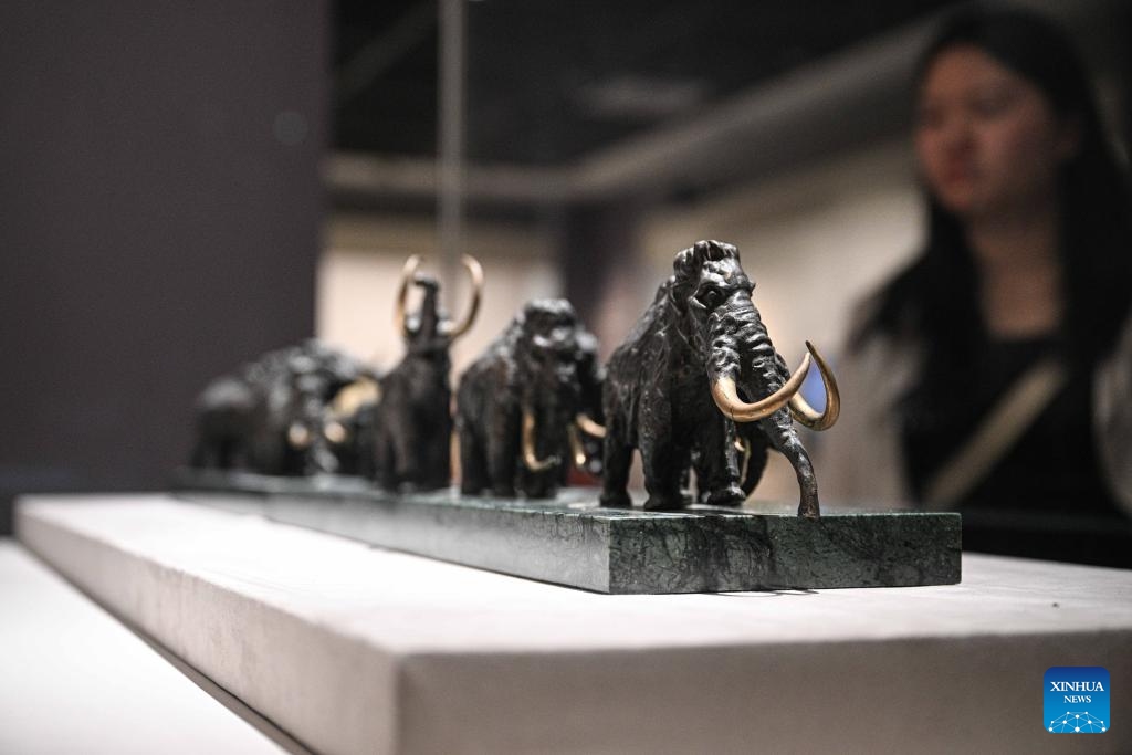 This photo taken on Aug. 13, 2025 shows a sculpture at an exhibition featuring classic works of 10 contemporary Russian art masters at Hainan Museum in Haikou, south China's Hainan Province. The exhibition is held here from July 18 to Oct. 8, exhibiting five sculptures and 30 paintings from 10 famous Russian art masters. (Xinhua/Pu Xiaoxu)