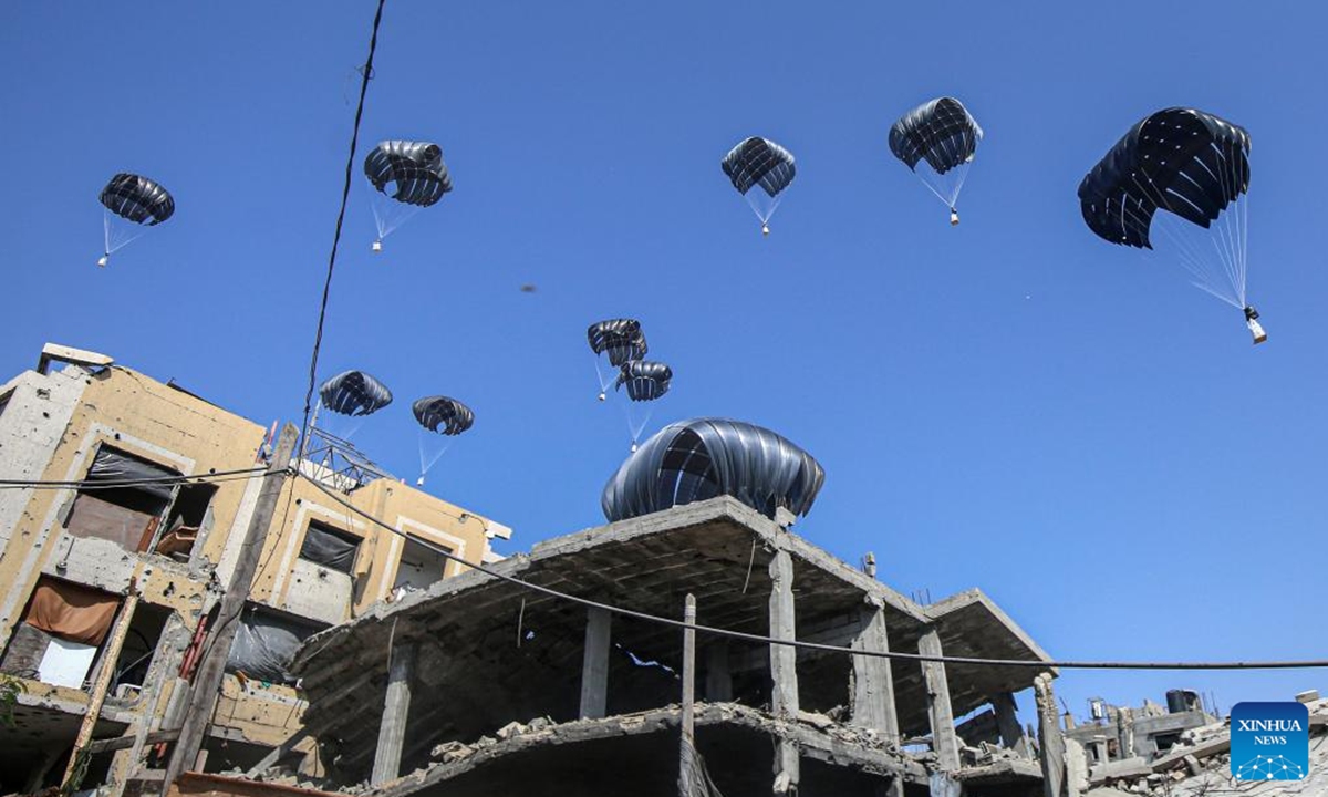 This photo shows an airdrop of food aid to the Sudanese area in northwest of Gaza City, on Aug. 15, 2025. (Photo by Rizek Abdeljawad/Xinhua)