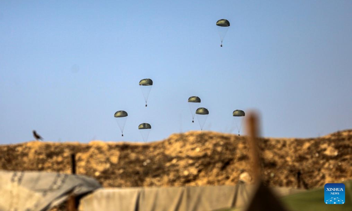 This photo shows an airdrop of food aid to the Sudanese area in northwest of Gaza City, on Aug. 15, 2025. (Photo by Rizek Abdeljawad/Xinhua)