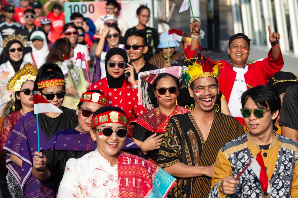 People wearing traditional clothing walk on Sudirman street during Indonesia's 80th Independence Day celebration in Jakarta, Indonesia on Aug. 17, 2025.
Various activities were held to celebrate the 80th Independence Day in Indonesia. (Xinhua/Veri Sanovri)