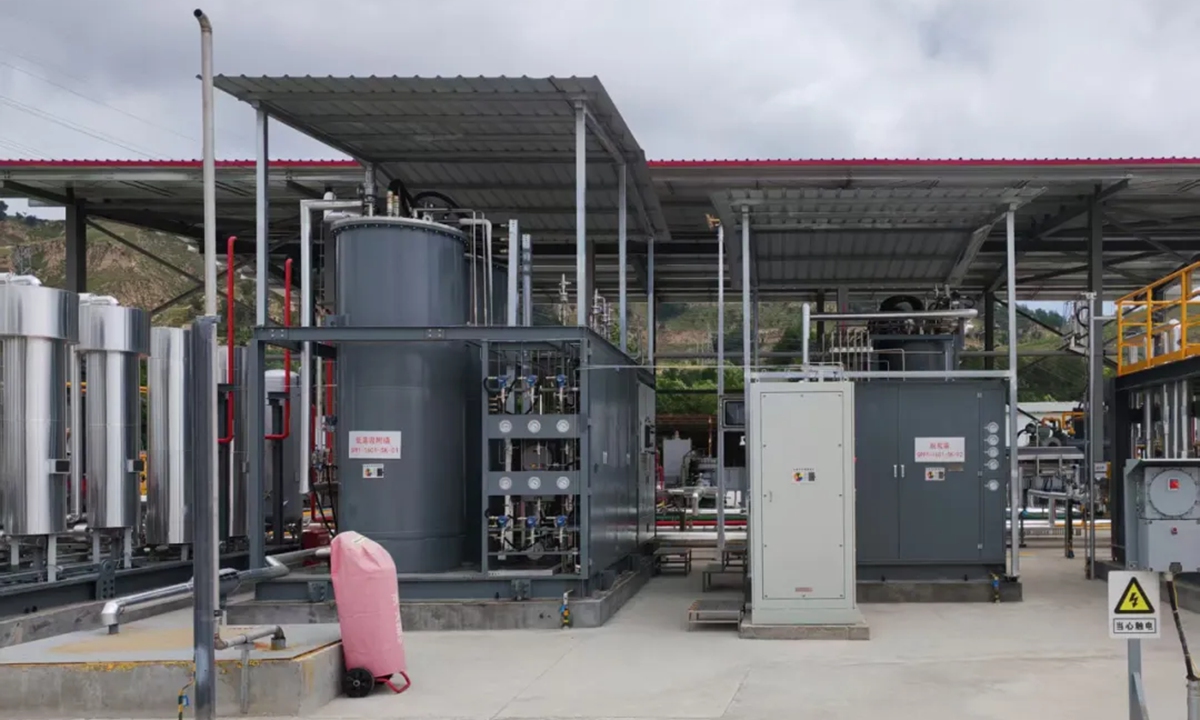 The facility that extracts 6N9-grade ultrapure helium from natural gas operates at a project base in Yan'an, Northwest China's Shaanxi Province. Photo: Science and Technology Daily