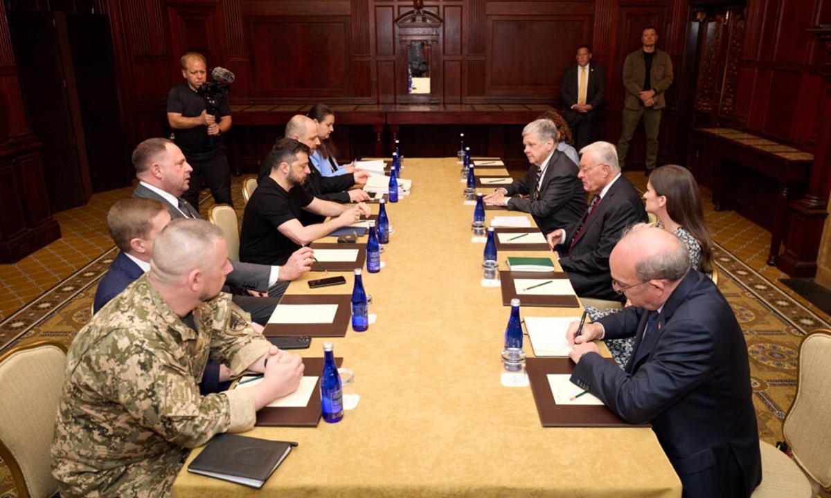  Ukrainian President Volodymyr Zelenskyy meets with US President Donald Trump's Special Representative for Ukraine, General Keith Kellogg, in Washington D.C. on August 18, 2025. Photo: VCG