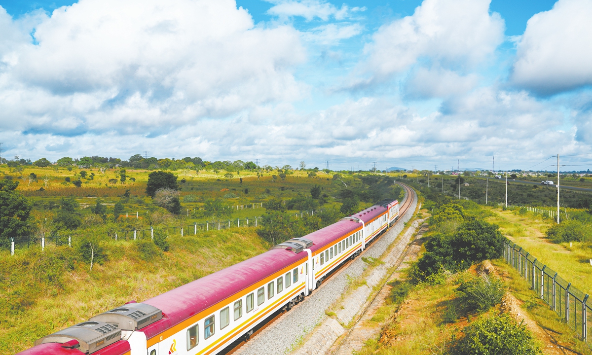 The view of Mombasa-Nairobi railroad in Kenya. 
Photo: VCG
