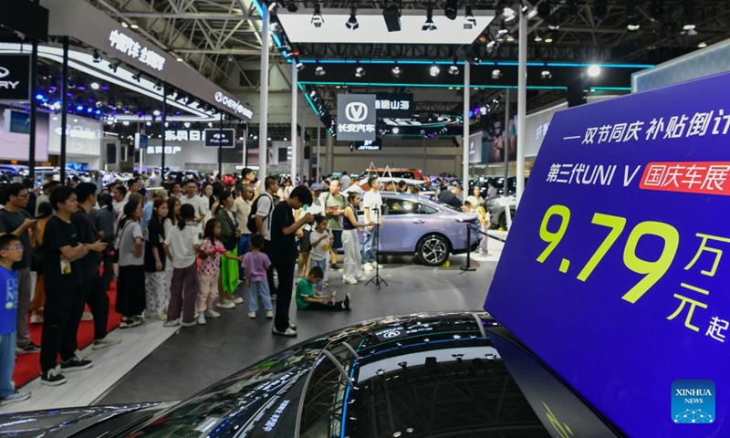 Visitors learn about consumption-promoting activities at the 46th China (Fuzhou) International Automobile Expo in Fuzhou, southeast China's Fujian Province, Oct. 1, 2025. The four-day expo kicked off here on Wednesday, attracting over 100 exhibitors from home and abroad.

According to statistics from local commerce bureau, since September, various consumption-promoting activities in Fuzhou have driven automobile sales to exceed 1 billion yuan (about 140 million U.S. dollars). (Xinhua/Wei Peiquan)