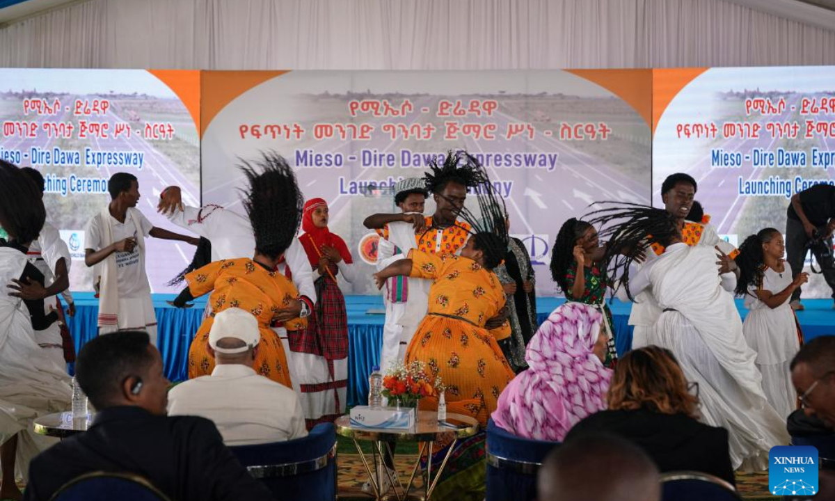 Dancers perform during the launching ceremony of the construction of the Mieso-Dire Dawa Expressway, in Dire Dawa, eastern Ethiopia, on Aug. 19, 2025. The construction of the Mieso-Dire Dawa Expressway, a major infrastructure project within the Ethio-Djibouti Transport Corridor, was launched on Tuesday. (Xinhua/Han Xu)