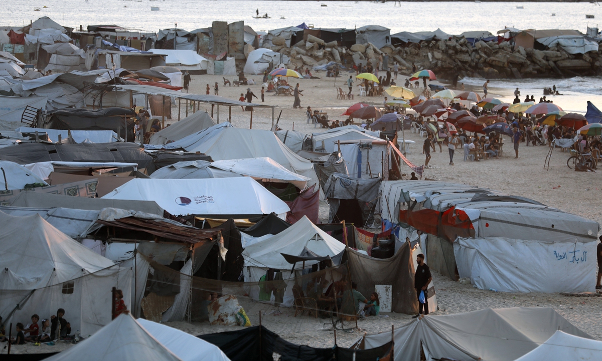 Palestinians who lost their homes in Israeli attacks struggle to survive in tents under harsh conditions on the beach in Gaza City, Gaza, August 18, 2025. Photo: VCG
