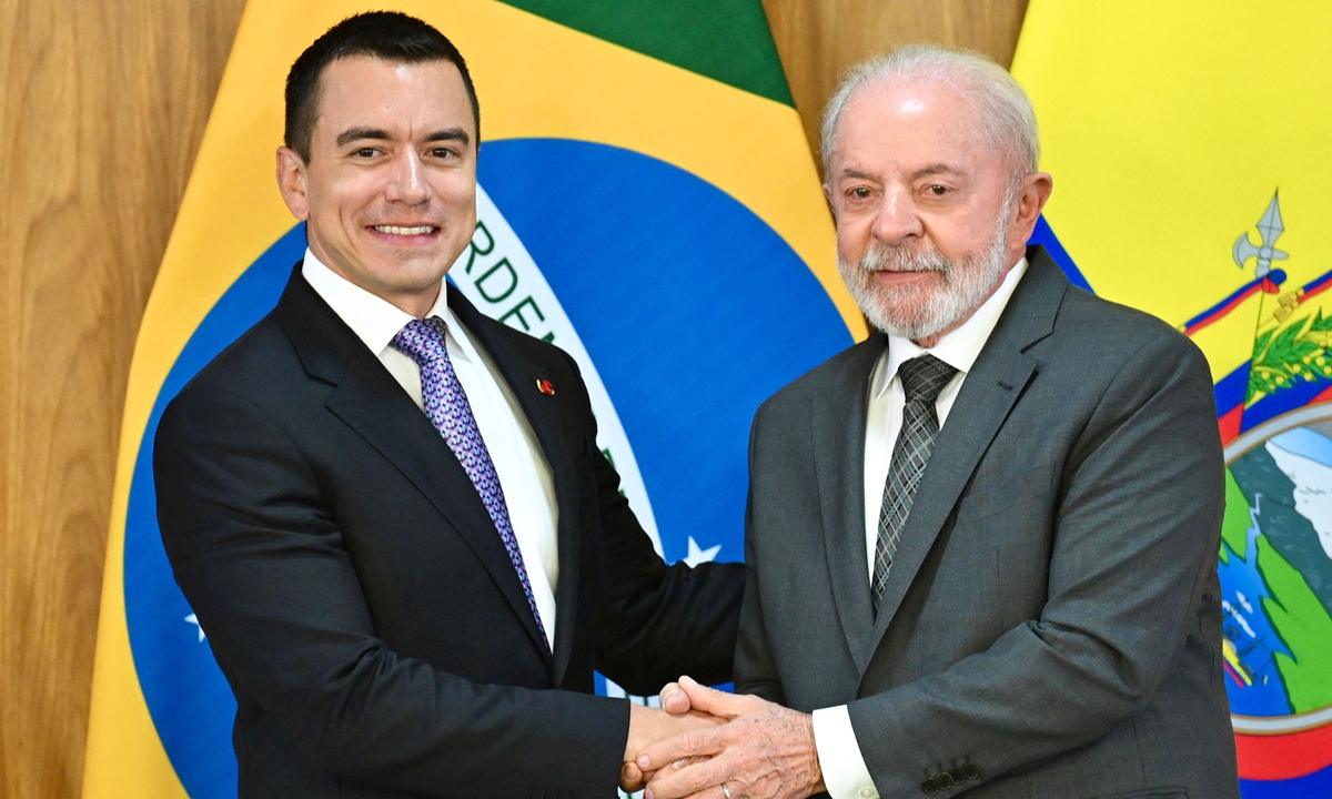Ecuador's President Daniel Noboa and Brazil's President Luiz Inacio Lula da Silva shake hands during the signing of agreements at Planalto Palace in Brasilia, on August 18, 2025. Photo: CFP