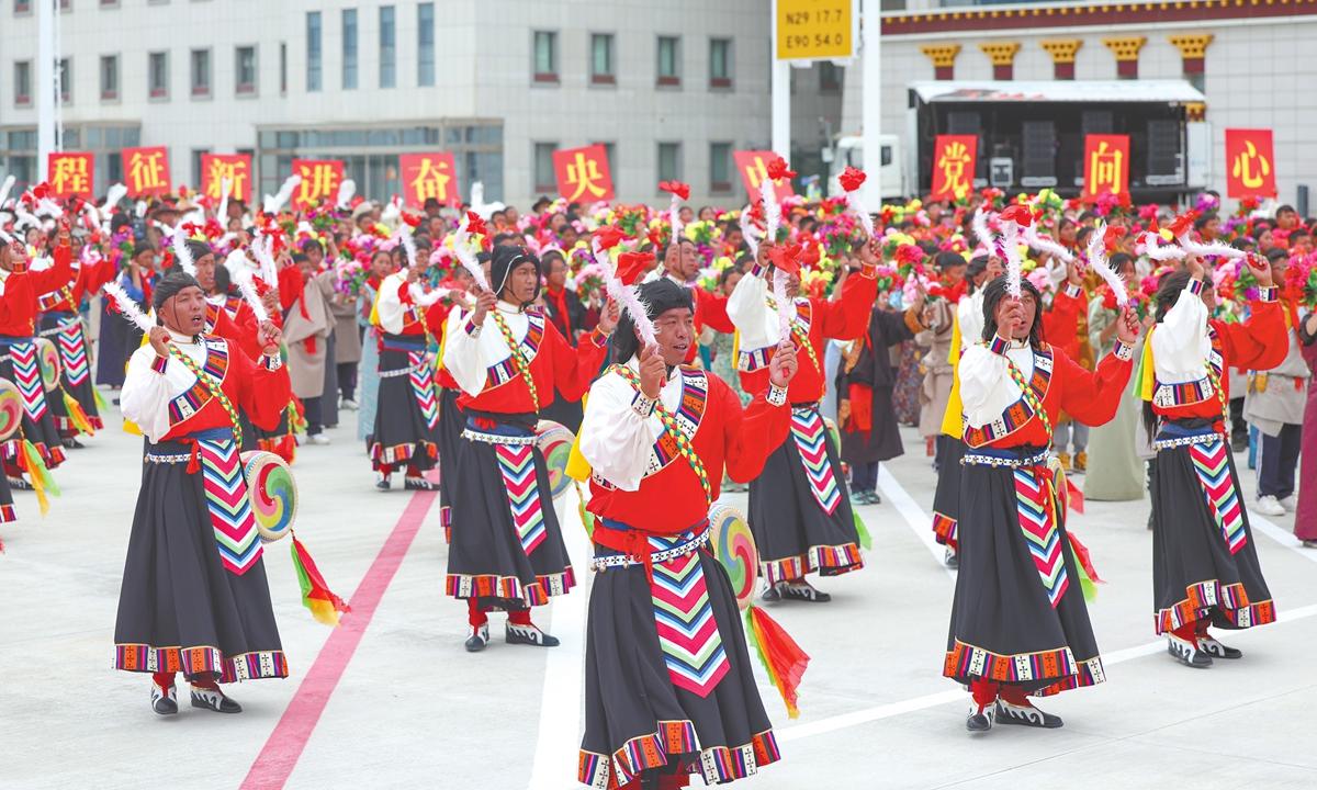 Chinese President Xi Jinping arrives in Lhasa, Xizang Autonomous Region on August 20, 2025. Xi and the delegation received a warm welcome from people of various ethnic groups in Xizang at the airport and in Lhasa city proper. Photo: cnsphoto
