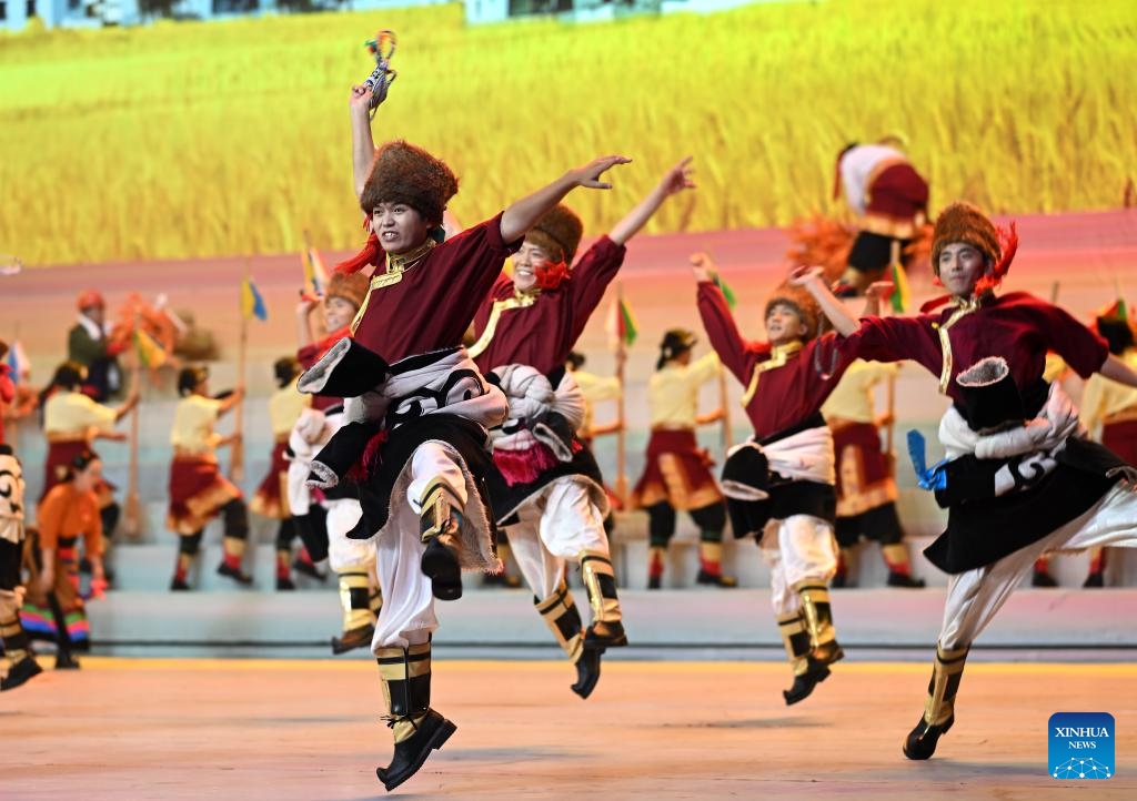 A gala entitled Joyful Songs of the Snowy Plateau Region is held to mark the 60th founding anniversary of Xizang Autonomous Region, in regional capital Lhasa, Aug. 20, 2025. (Xinhua/Yan Yan)