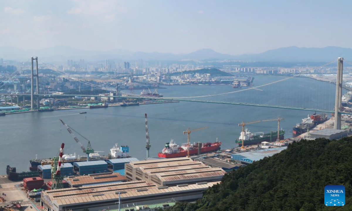 This photo taken on Aug. 23, 2025 shows the Ulsan Bridge, a landmark in Ulsan, South Korea. Ulsan, located in southeastern South Korea, has a population of over one million and is a renowned port city. (Xinhua/Yao Qilin)