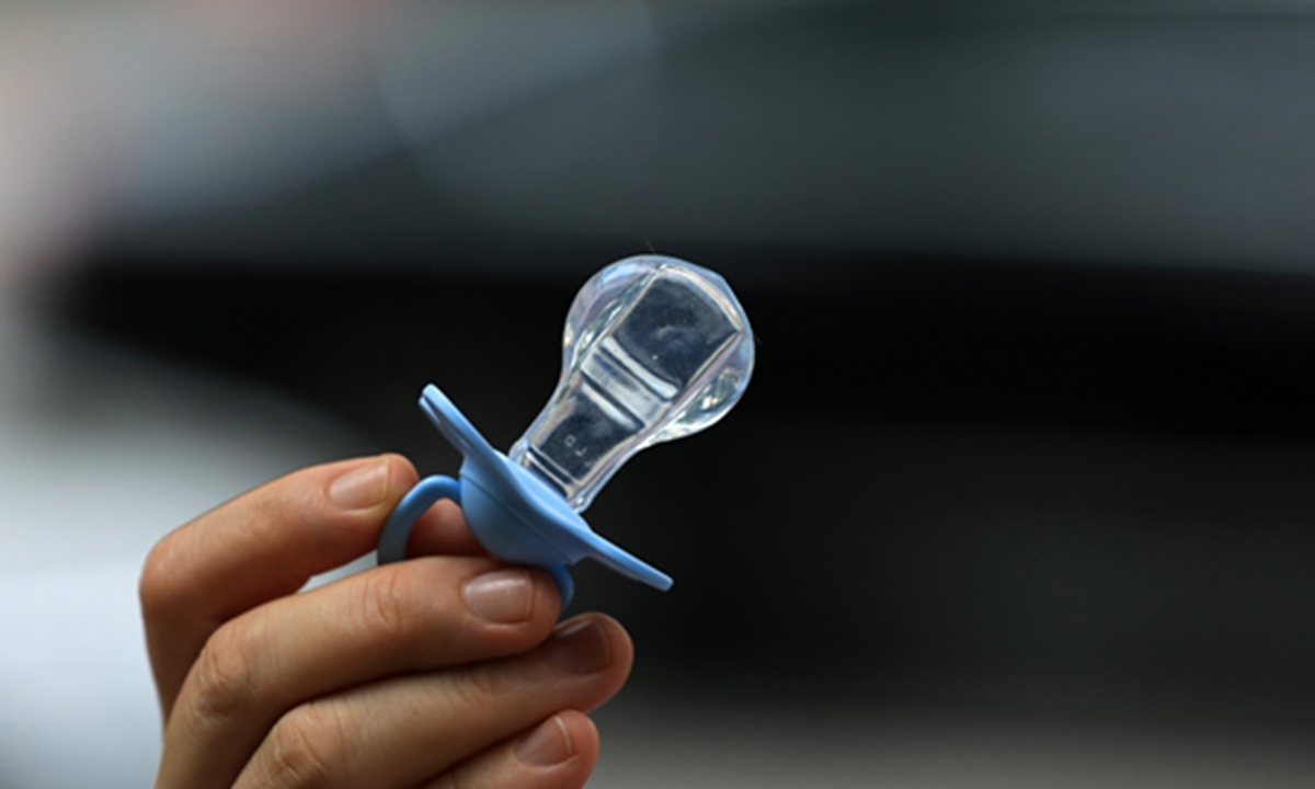 Adults using pacifiers Photo: VCG