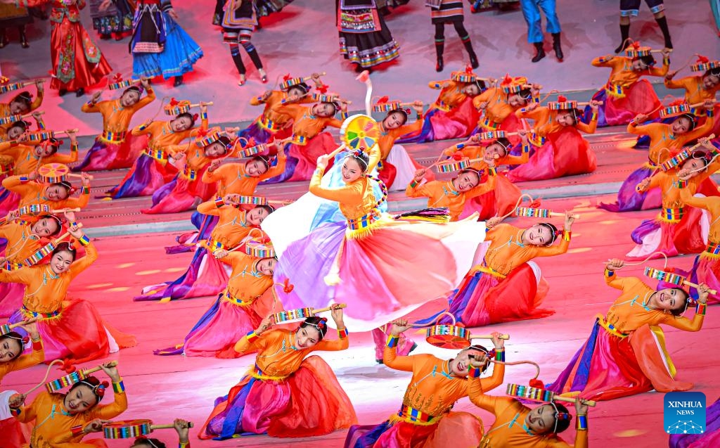 A gala entitled Joyful Songs of the Snowy Plateau Region is held to mark the 60th founding anniversary of Xizang Autonomous Region, in regional capital Lhasa, Aug. 20, 2025. (Xinhua/Li Xiang)






