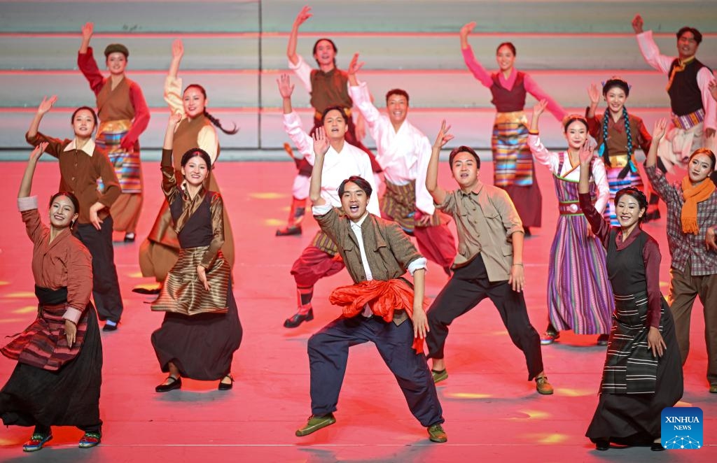 A gala entitled Joyful Songs of the Snowy Plateau Region is held to mark the 60th founding anniversary of Xizang Autonomous Region, in regional capital Lhasa, Aug. 20, 2025. (Xinhua/Li Xiang)


