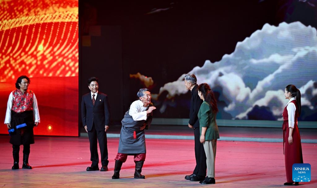 A gala entitled Joyful Songs of the Snowy Plateau Region is held to mark the 60th founding anniversary of Xizang Autonomous Region, in regional capital Lhasa, Aug. 20, 2025. (Xinhua/Xie Huanchi)




