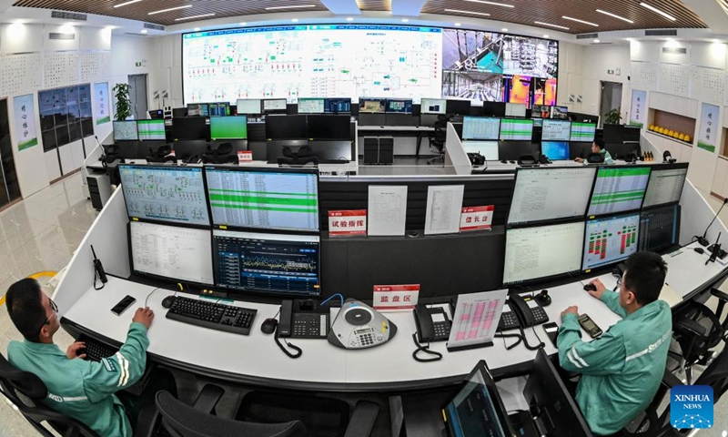 Operation and maintenance personnel monitor the operation of equipment in the main control room of the Zhongning converter station, the sending end of the Ningxia-Hunan ±800 kV ultra-high voltage (UHV) direct current transmission project in Zhongwei City, northwest China's Ningxia Hui Autonomous Region, Aug. 20, 2025.