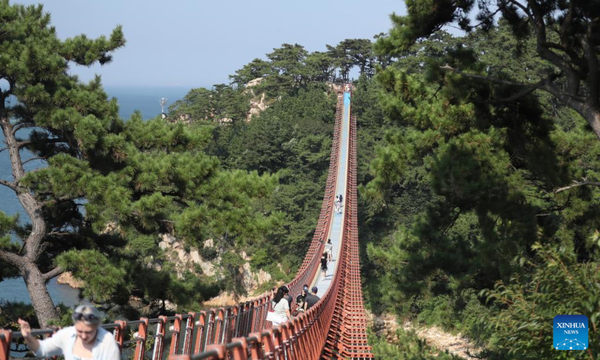 Tourists visit Daewangam Park in Ulsan, South Korea, Aug. 23, 2025. Ulsan, located in southeastern South Korea, has a population of over one million and is a renowned port city. (Xinhua/Yao Qilin)