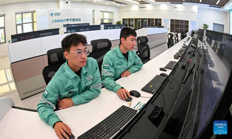 Operation and maintenance personnel monitor the operation of equipment in the main control room of the Zhongning converter station, the sending end of the Ningxia-Hunan ±800 kV ultra-high voltage (UHV) direct current transmission project in Zhongwei City, northwest China's Ningxia Hui Autonomous Region, Aug. 20, 2025.