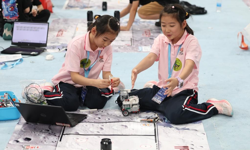 Participants compete during the 2025 Junior Botball Challenge Global Finals in China in Beijing, capital of China, Aug. 21, 2025. The 2025 Junior Botball Challenge Global Finals in China kicked off on Thursday at the National Speed Skating Oval in Beijing. Nearly 1,500 young science and technology enthusiasts from more than ten countries and regions, including China, the United States, Malaysia, Thailand, Austria, and Slovakia, participated in the event. Photo: Xinhua