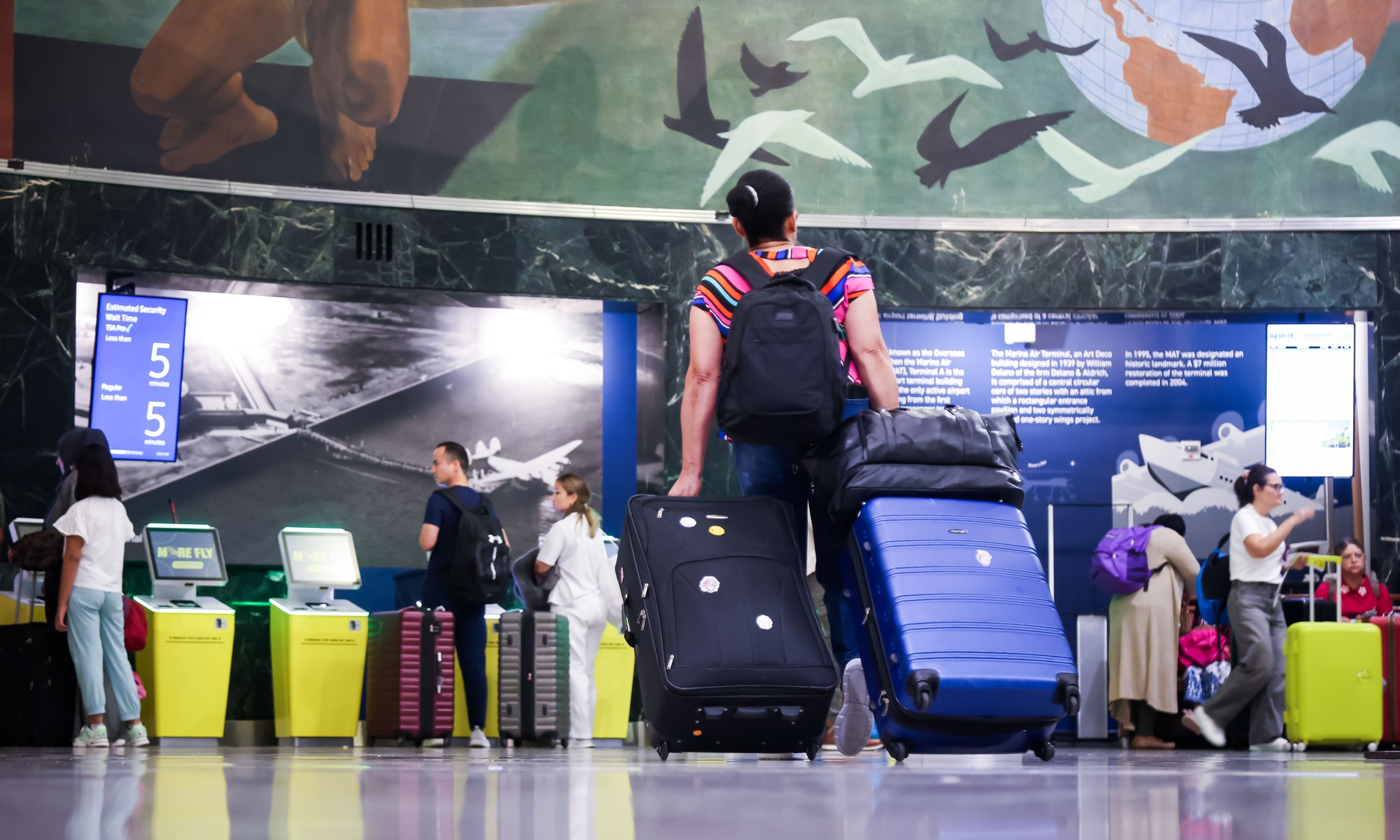 A traveler waits at LaGuardia Airport (LGA) in the Queens borough of New York, US, on Aug. 19, 2025. Photo: VCG
