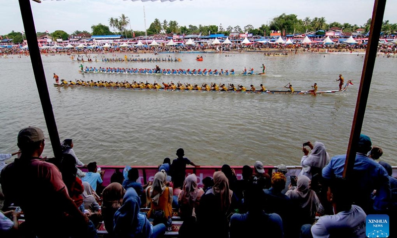 Audiences watch a traditional long boat race or well known as Pacu Jalur during Pacu Jalur Festival at Kuantan Batang river in Kuantan Singingi Regency, Riau Province, Indonesia, on Aug. 21, 2025. Pacu Jalur Festival is observed here from Aug. 20 to Aug. 24. Photo: Xinhua