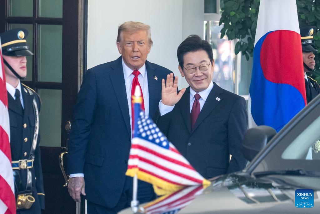 U.S. President Donald Trump (2nd L) welcomes visiting South Korean President Lee Jae-myung (2nd R) at the White House in Washington, D.C., the United States, on Aug. 25, 2025. (Xinhua/Hu Yousong)