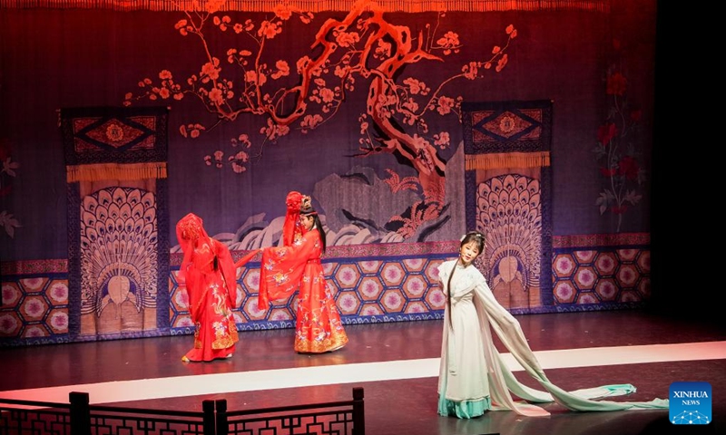 Artists of the Xiaobaihua Yue Opera Troupe from east China's Zhejiang Province perform an excerpt from The Garden of Love at Shaw Theatre in London, Britain, on Aug. 21, 2025. Photo: Xinhua