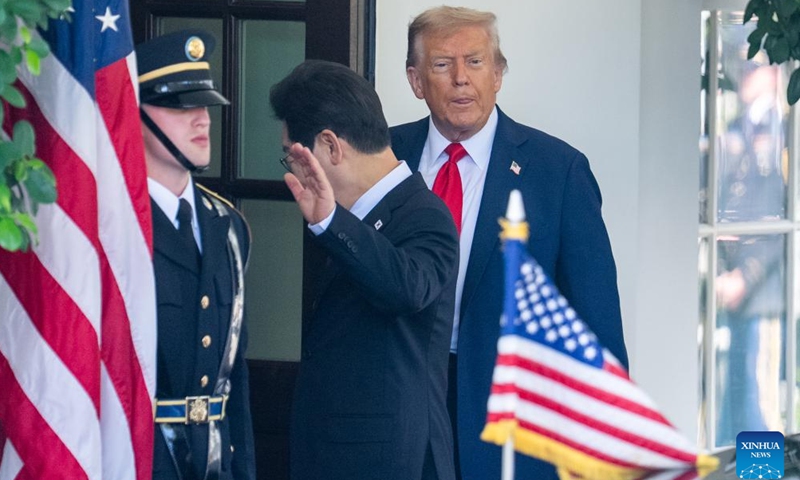 U.S. President Donald Trump (R) welcomes visiting South Korean President Lee Jae-myung (C) at the White House in Washington, D.C., the United States, on Aug. 25, 2025. (Xinhua/Hu Yousong)