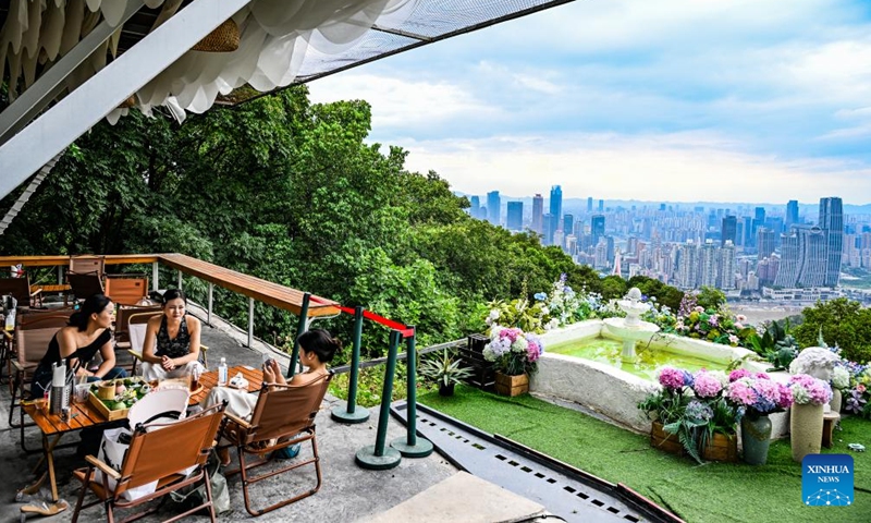 Tourists enjoy their leisure time at the Nanshan scenic spot in southwest China's Chongqing Municipality, Aug. 23, 2025. (Xinhua/Wang Quanchao)