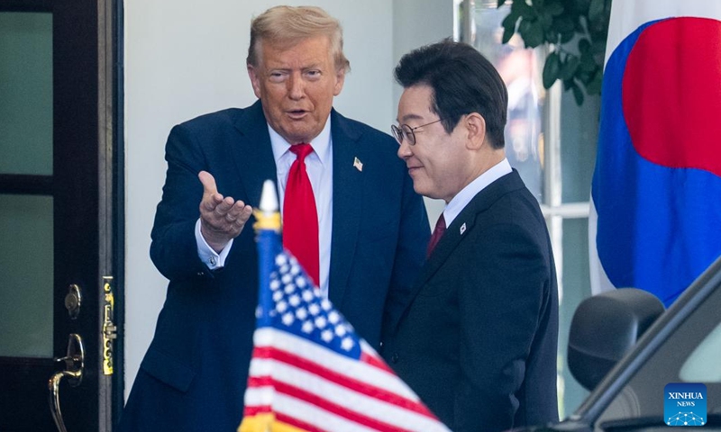 U.S. President Donald Trump (L) welcomes visiting South Korean President Lee Jae-myung at the White House in Washington, D.C., the United States, on Aug. 25, 2025. (Xinhua/Hu Yousong)