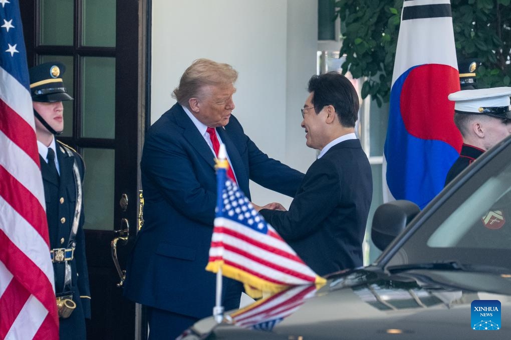 U.S. President Donald Trump (2nd L) welcomes visiting South Korean President Lee Jae-myung (2nd R) at the White House in Washington, D.C., the United States, on Aug. 25, 2025. (Xinhua/Hu Yousong)