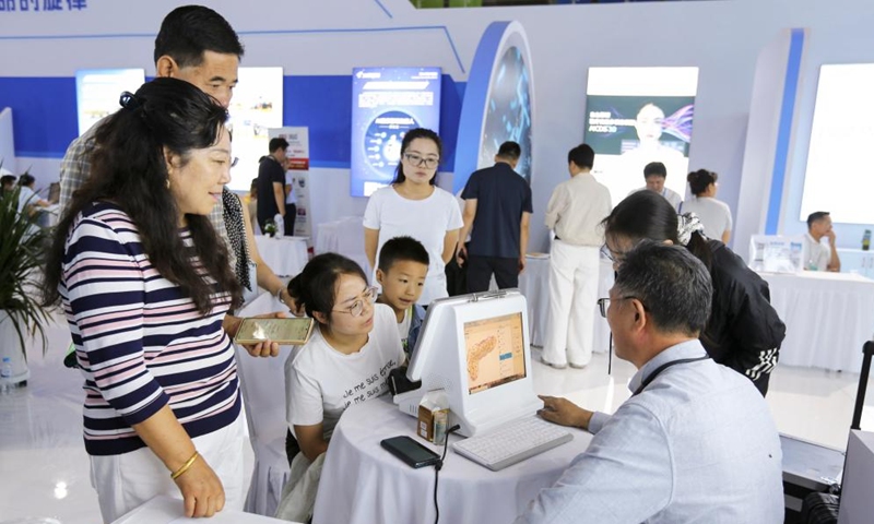 Visitors experience AI-powered traditional Chinese medicine (TCM) healthcare during the 6th China (Gansu) TCM Industry Expo in Longxi County of Dingxi City, northwest China's Gansu Province, Aug. 24, 2025. The expo opened here on Sunday. (Photo: Xinhua)