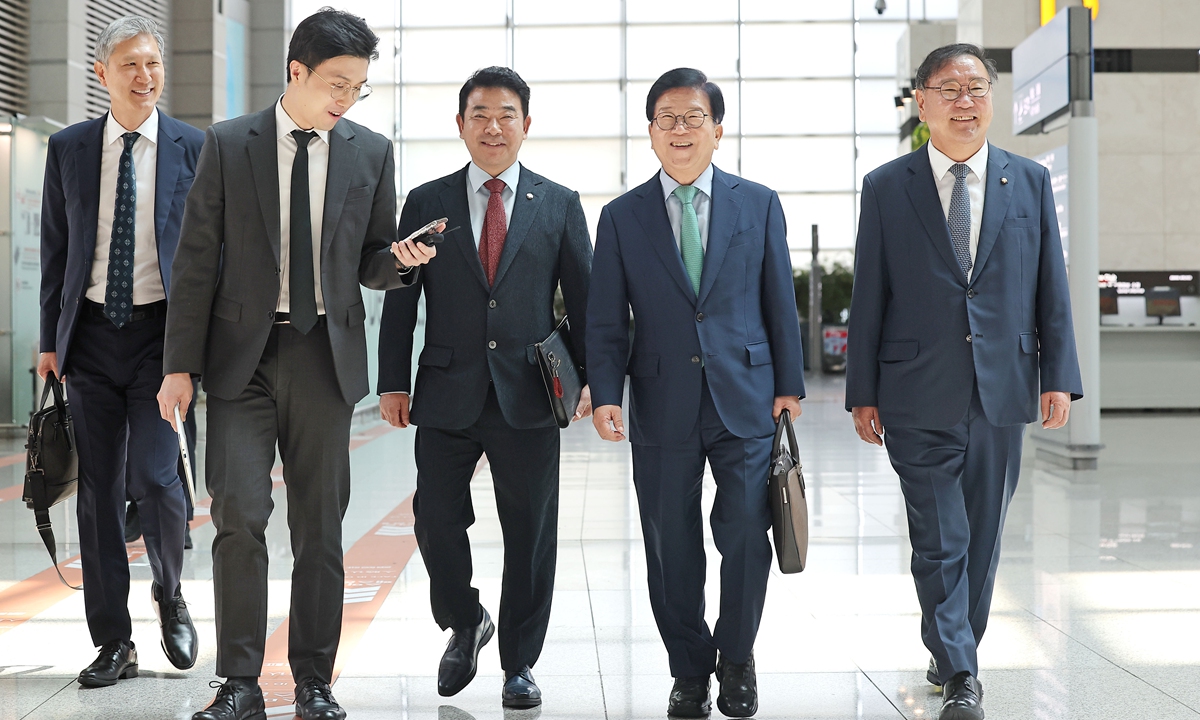 Park Byeong-seug, former speaker of South Korea's National Assembly, leads a presidential delegation departing for China at Incheon International Airport on August 24, 2025. The delegation includes Democratic Party lawmakers Kim Tae-nyeon and Park Jeung, and Roh Jae-hun, son of former President Roh Tae-woo. Photo: VCG